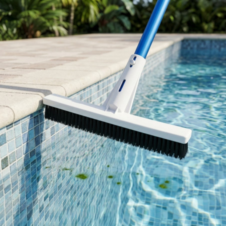 Spazzola dritta larga 330 mm e fissata con dadi ad alette per la pulizia della piscina.