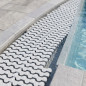 Modulares Poolgitter mit Überlaufrinne | Querdesign 335 x 22 mm | Weiß Modulares Poolgitter mit Überlaufrinne | Querdesign 335 x 22 mm | Weiß