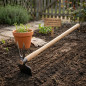 Zappa da giardino larga con forca e manico in legno 90 cm | Attrezzo da giardinaggio per orto e frutteto Zappa da giardino larga con forca e manico in legno 90 cm | Attrezzo da giardinaggio per orto e frutteto