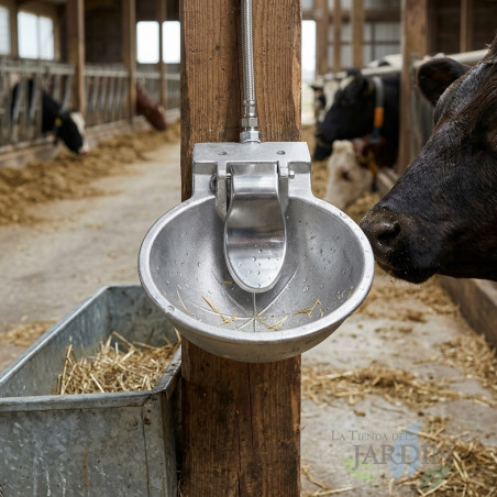 8 Liter Livestock Waterer | Push Drinker for Cows, Sheep and Pigs, 22x27x15 cm