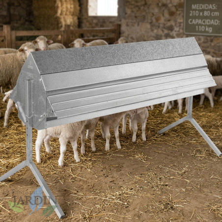 Lamb feeder 208 x 80 cm.