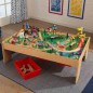 Set de train avec table en bois avec design de montagne avec cascade