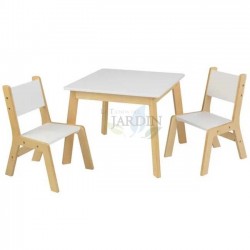 Modernes Set aus Tisch und 2 Holzstühlen. weiße Farbe