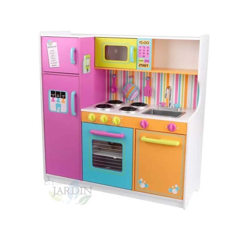 Gran cocina deluxe de madera. Colores brillantes