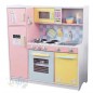 Cocina grande de madera. Color pastel