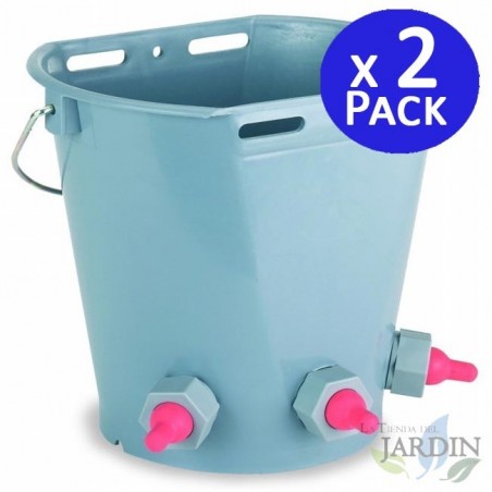 8 liter bucket for lambs and calves with 3 teats. 